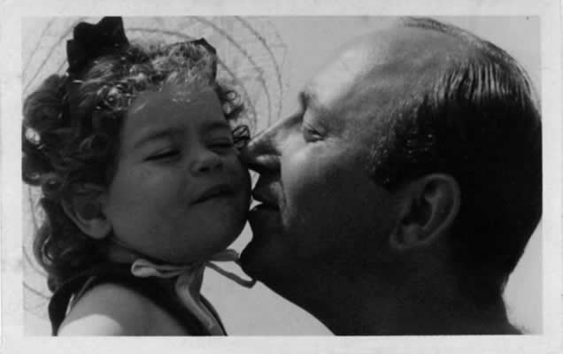 Ritratto di Schulim Vogelmann con la figlia Sissel, 1937-1938, Archivio Fondazione CDEC, Milano