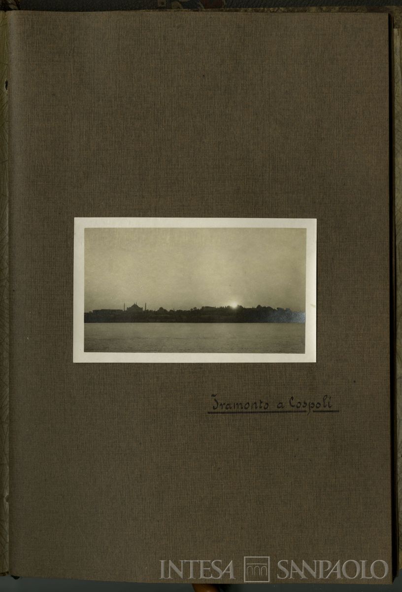 Album di viaggio nei Balcani di Toeplitz Lodovico e Rossi Adolfo, vista di Costantinopoli, 19 luglio 1919 - settembre 1919 (fotografo sconosciuto)