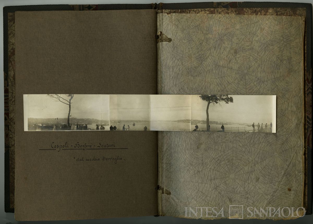 Album di viaggio nei Balcani di Toeplitz Lodovico e Rossi Adolfo, vista panoramica di Costantinopoli, del Bosforo e del distretto di Scutari, 19 luglio 1919 - settembre 1919 (fotografo sconosciuto)
