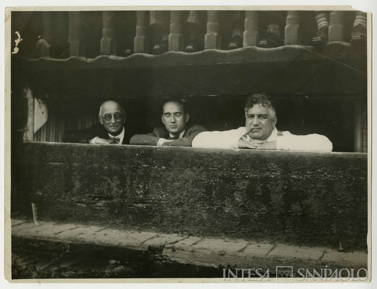 Gino Salocchi, Max Forzoni Accolti e uomo n.i. alla corrida di Lima, 04 gennaio 1933 (fotografo sconosciuto)