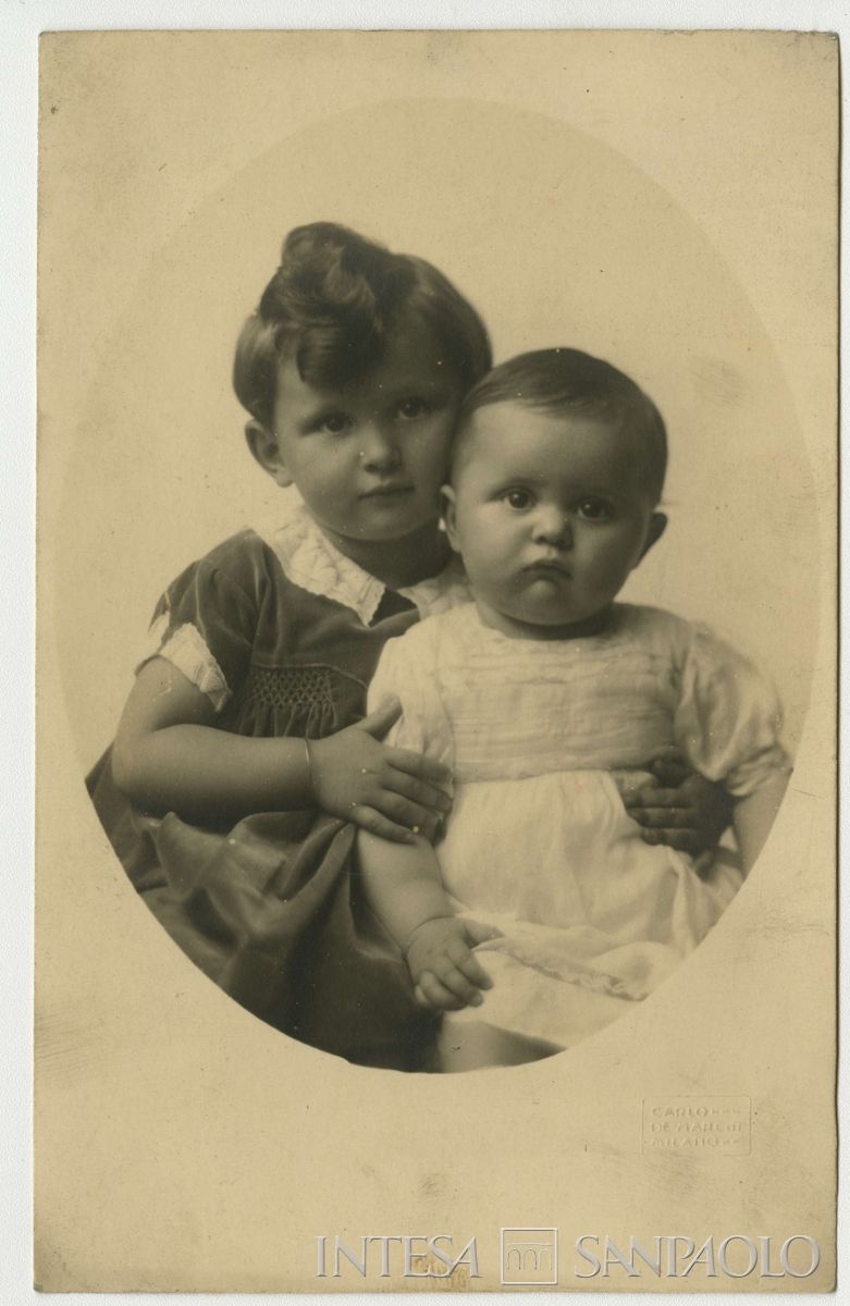 Osio Sandro e Roberto ritratti in studio fotografico, anni 1930 - 1940 (fotografo sconosciuto)