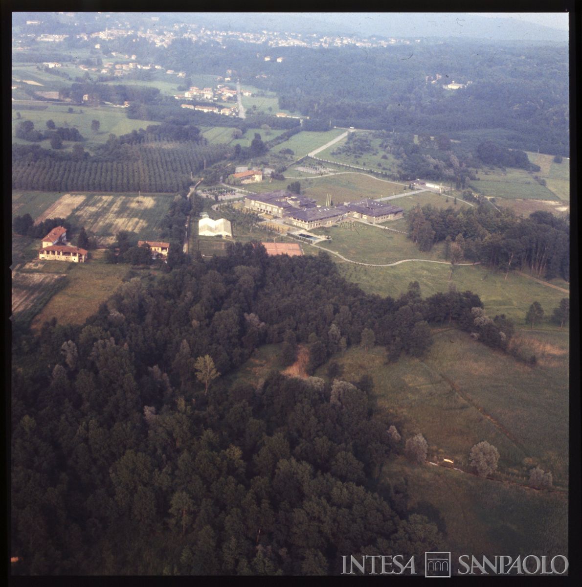 Scuola di Addestramento e Formazione, Angera: vista aerea, 1979 - 1987 (fotografo sconosciuto)