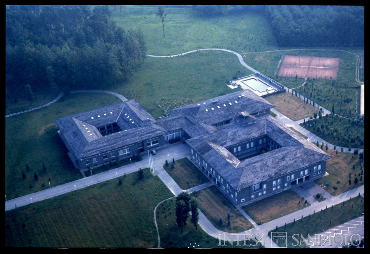 Scuola di Addestramento e Formazione, Angera: vista aerea, 1979 - 1987 (fotografo sconosciuto)