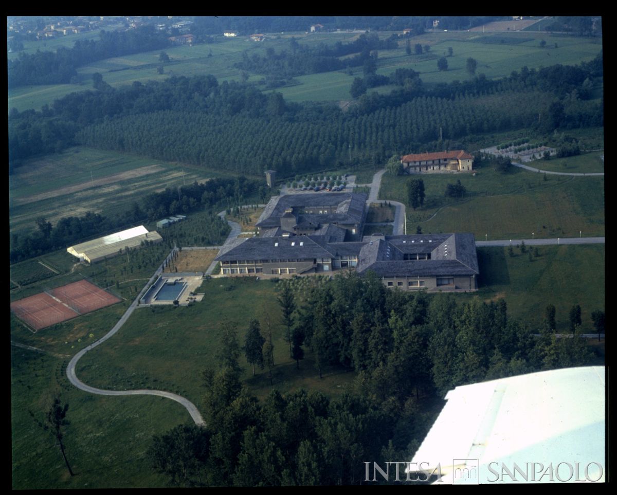 Scuola di Addestramento e Formazione, Angera: vista aerea, 1979 - 1987 (fotografo sconosciuto)