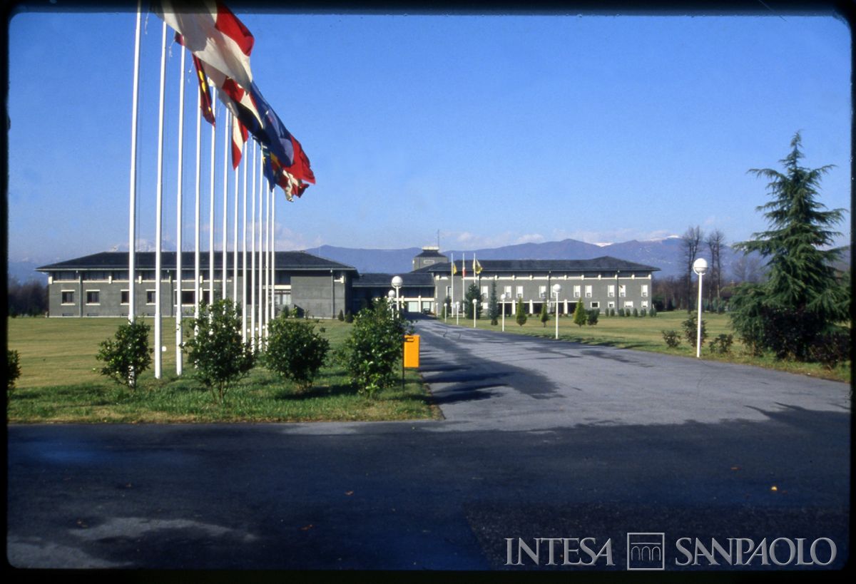 Scuola di Addestramento e Formazione, Angera: esterni, anni 1980 (fotografo sconosciuto)