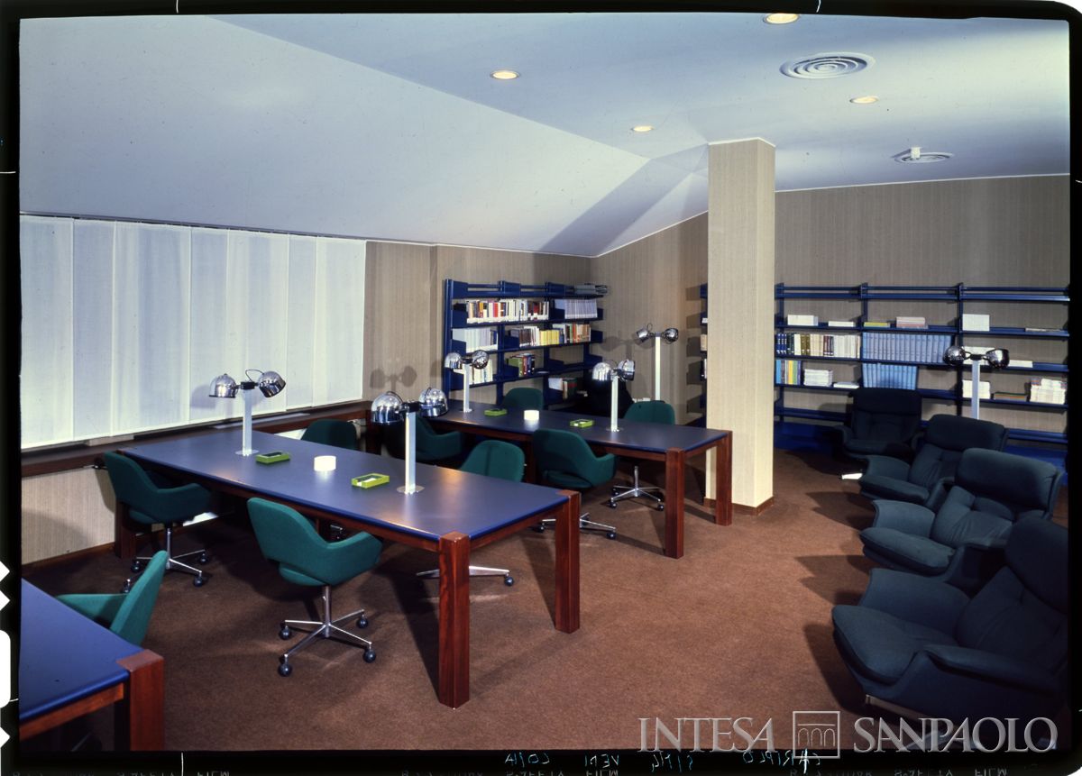 Scuola di Addestramento e Formazione, Angera: biblioteca, anni 1980 (fotografo sconosciuto)