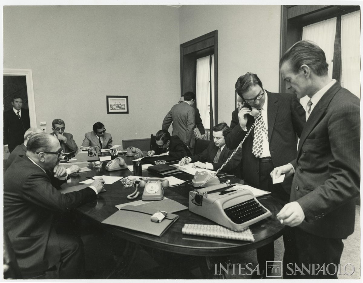 Giornata Mondiale del Risparmio: celebrazione con inaugurazione del bassorilievo di Manzù presso Palazzo Confalonieri, Milano, 31 ottobre 1970 (Elle2)