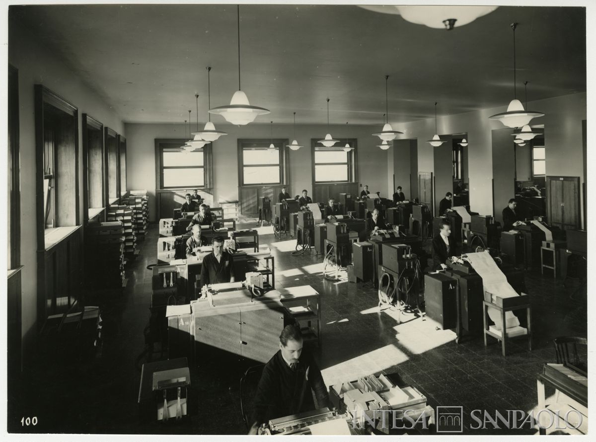 BCI, Parma: [Centro Amministrativo Elettronico (C.A.E.), personale al lavoro], 1939-1950 (Fototecnica Fortunati)