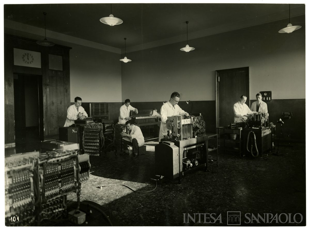 BCI, Parma: [Centro Amministrativo Elettronico (C.A.E.), personale al lavoro], 1939-1950 (Fototecnica Fortunati)