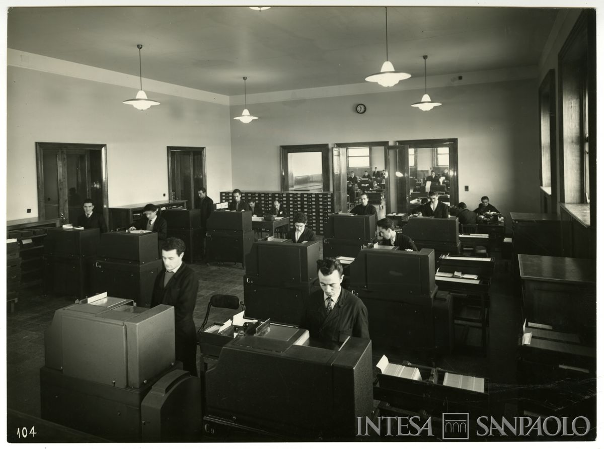 BCI, Parma: [Centro Amministrativo Elettronico (C.A.E.), personale al lavoro], 1939-1950 (Fototecnica Fortunati)