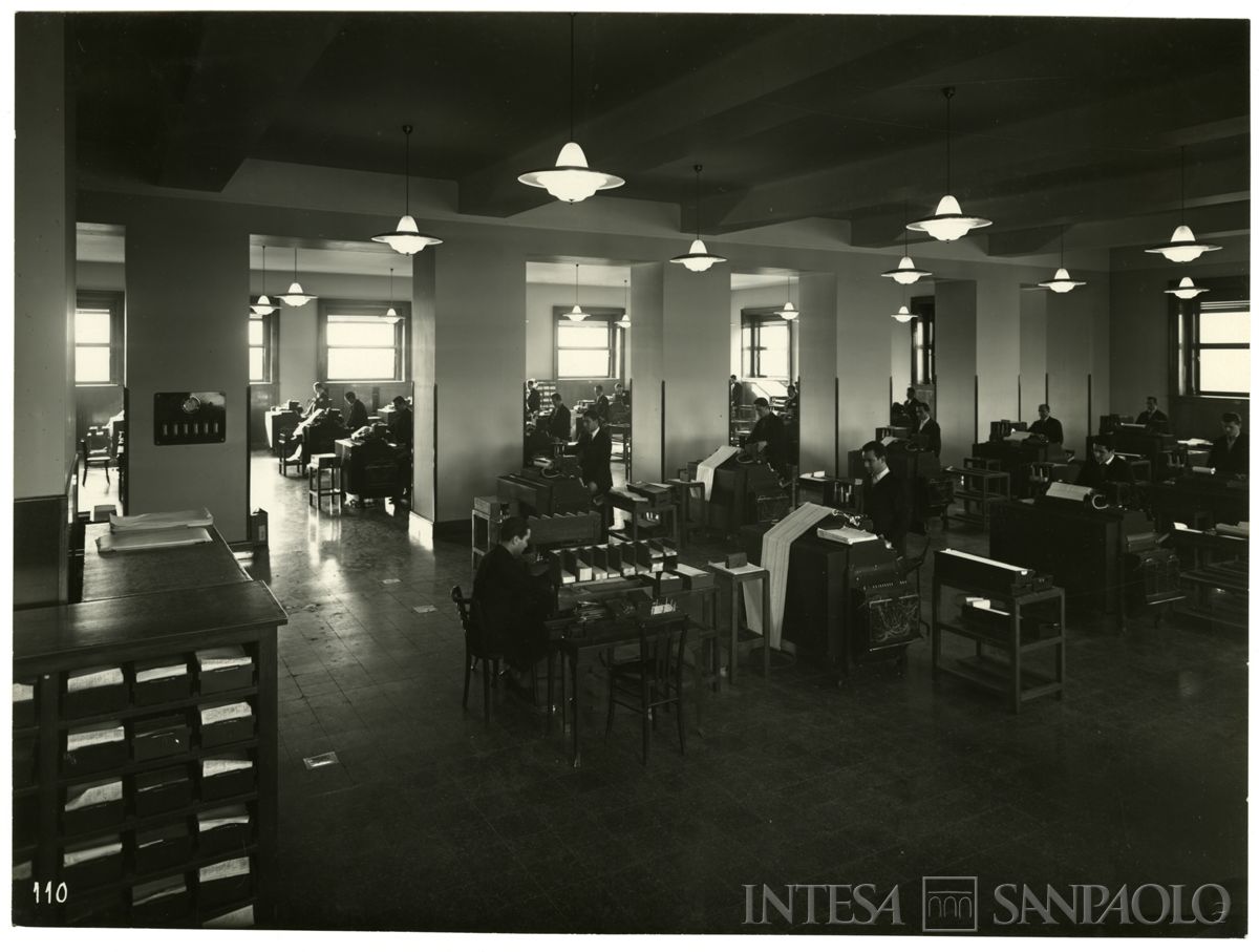 BCI, Parma: [Centro Amministrativo Elettronico (C.A.E.), personale al lavoro], 1939-1950 (Fototecnica Fortunati)