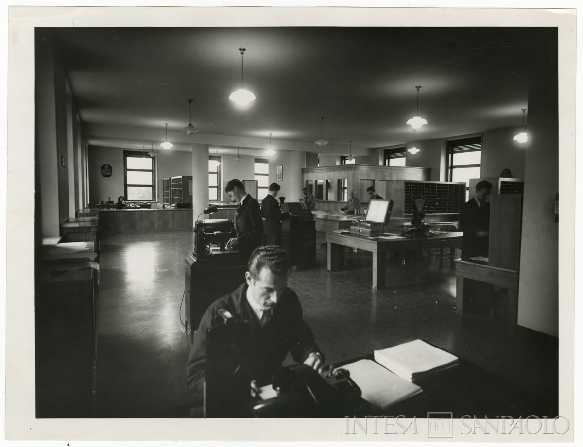 BCI, Parma: [Centro Amministrativo Elettronico (C.A.E.), personale al lavoro], 1939-1950 (Fototecnica Fortunati)