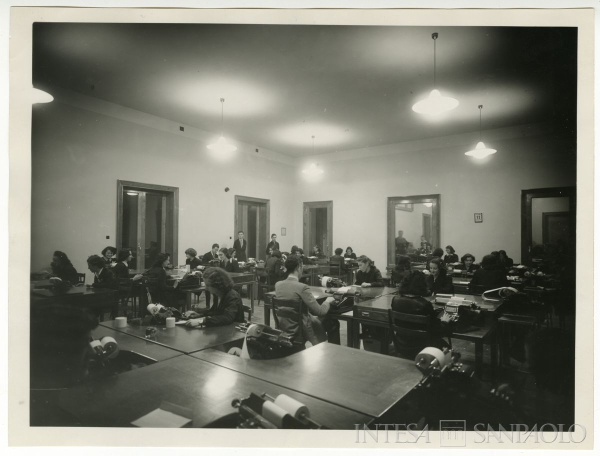 BCI, Parma: [Centro Amministrativo Elettronico (C.A.E.), personale al lavoro], 1939-1950 (Fototecnica Fortunati)