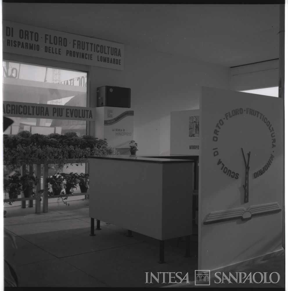 Centro Lombardo per l'incremento della floro-orto-frutticoltura: stand presso la 68° Fiera dell'agricoltura di Verona, 13 - 21 marzo 1966 (fotografo sconosciuto)