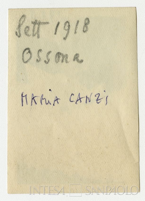 Maria Antongini, moglie di Luigi Canzi, a Ossona, 1918 (fotografo sconosciuto, verso)