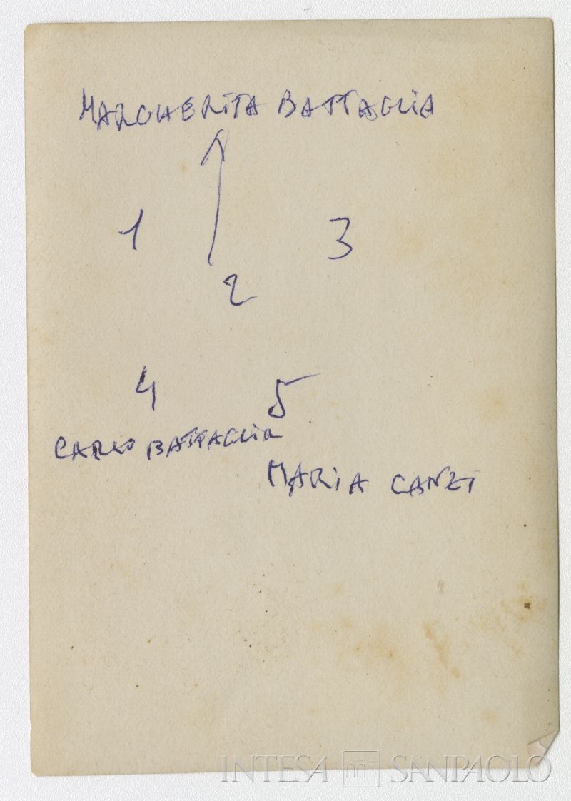 Antongini Maria, moglie di Luigi Canzi, con i pronipoti Margherita e Luigi (o Carlo) Battaglia, 1915 circa (fotografo sconosciuto, verso)