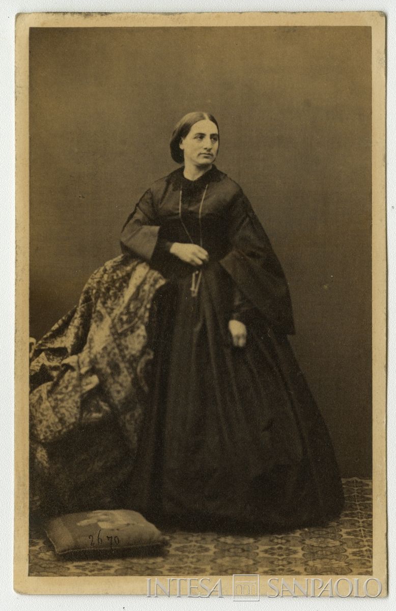 Tirelli Giuditta, futura suocera di Angela Canzi, ritratta in studio, 1860-1862 (foto di Giulio Rossi)
