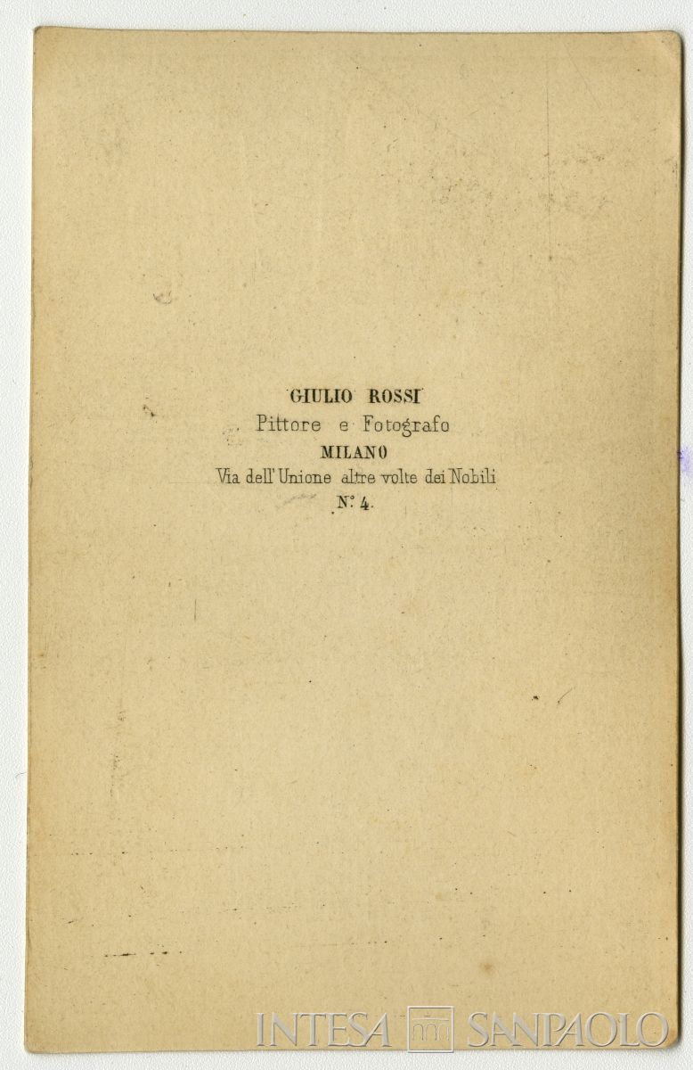 Tirelli Giuditta, futura suocera di Angela Canzi, ritratta in studio, 1860-1862 (foto di Giulio Rossi, verso)