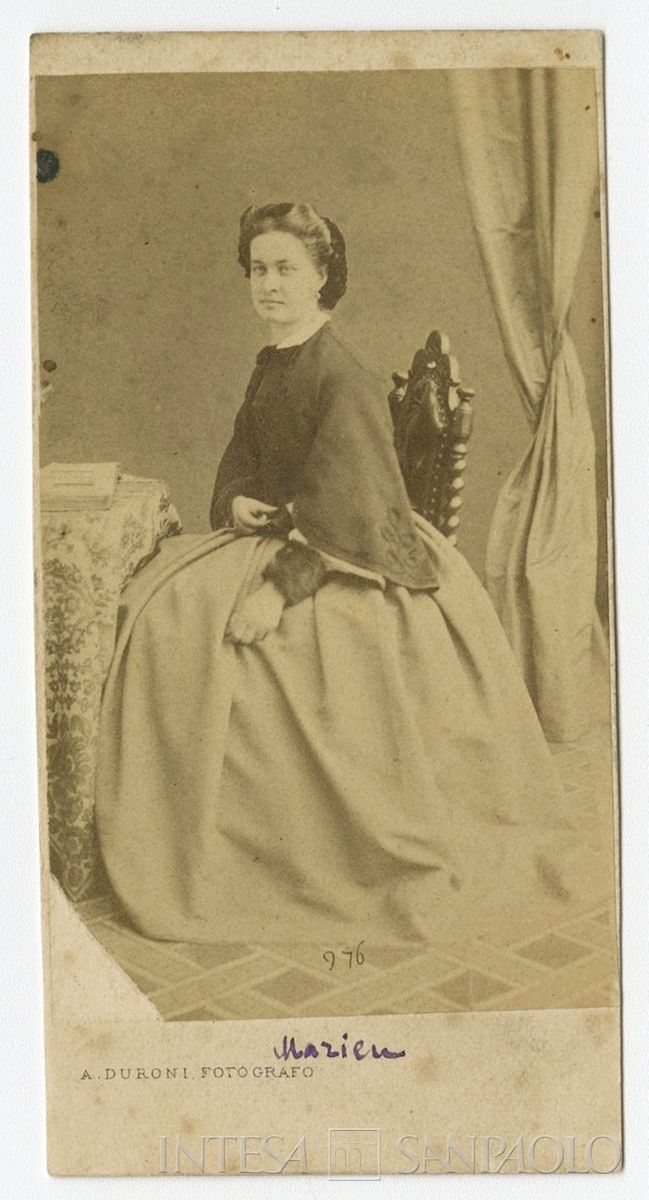 Maria Cattaneo ritratta in studio, 1860-1865 circa (foto di Alessandro Duroni)