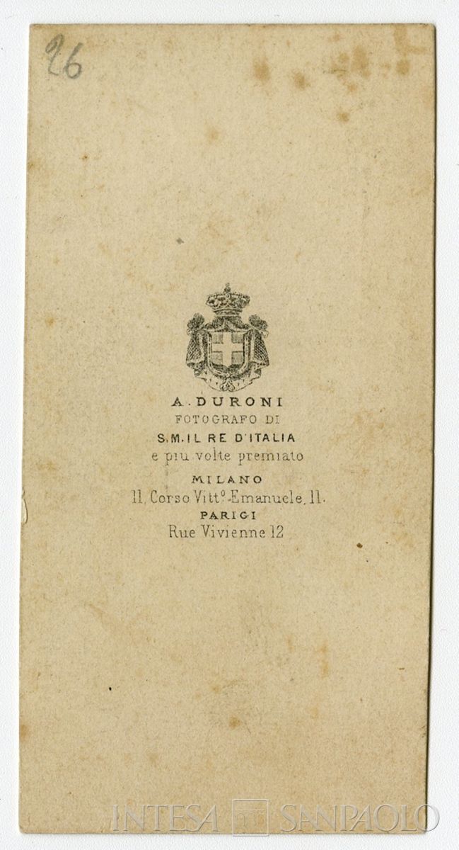 Maria Cattaneo ritratta in studio, 1860-1865 circa (foto di Alessandro Duroni, verso)