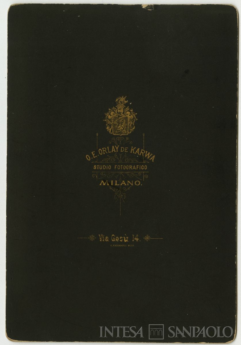 Francesca Pecchio, cugina di Luigi Canzi e futura moglie di Attilio Toccagni, 1885 circa (foto di O. E. Orlay de Karwa, verso)