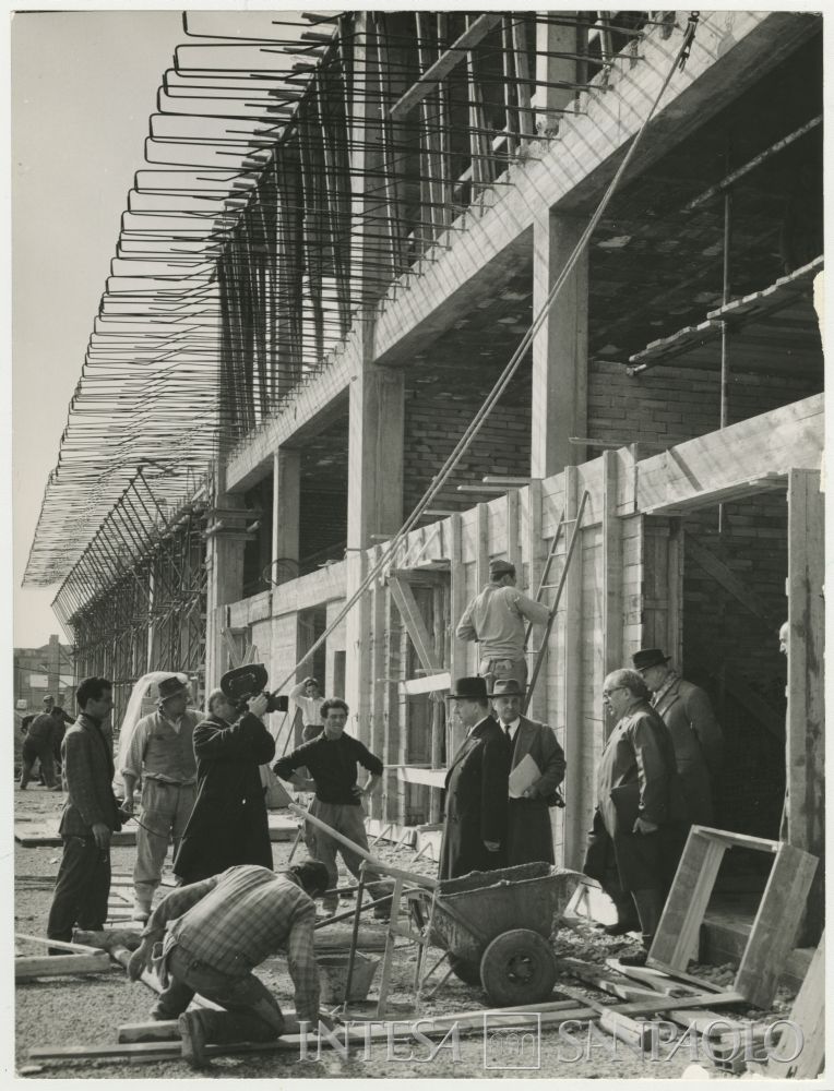 Mercato Ortofrutticolo: visita al cantiere dei vertici Cariplo, gennaio 1961 (Publifoto)