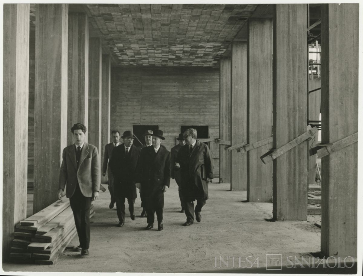 Mercato Ortofrutticolo: visita al cantiere dei vertici Cariplo, gennaio 1961 (Publifoto)