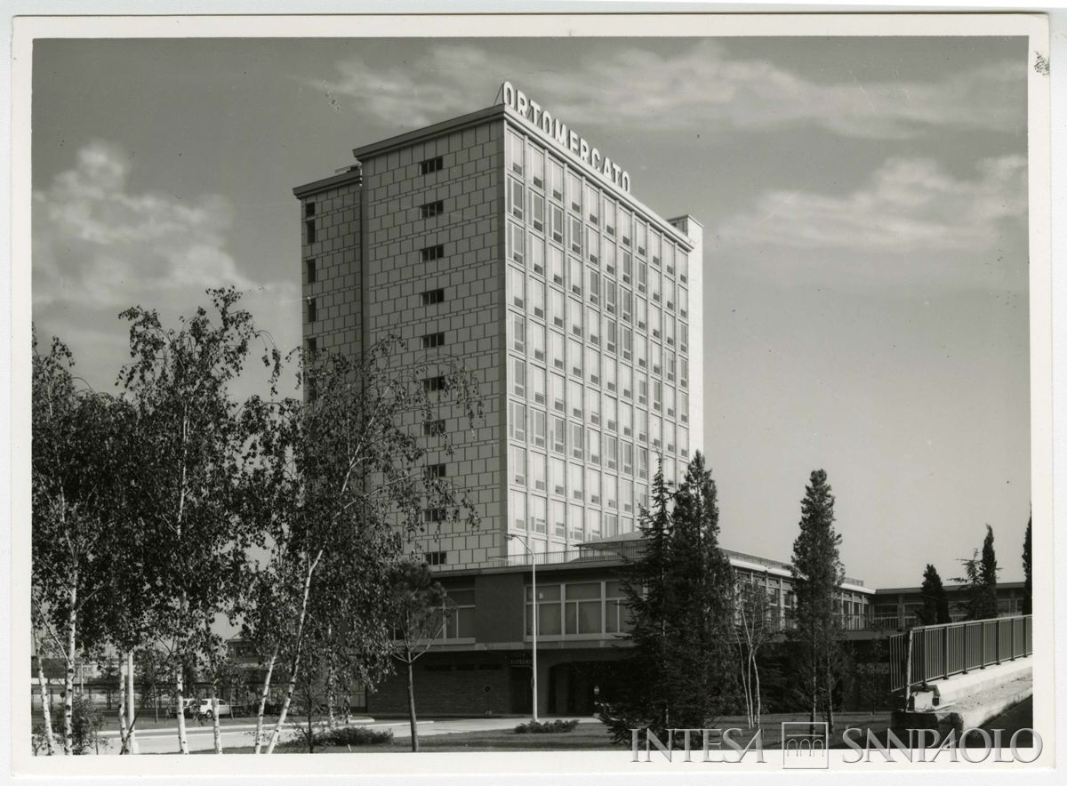 Cariplo, Mercato ortofrutticolo: esterni, 1965 - 1969 (Bromofoto)