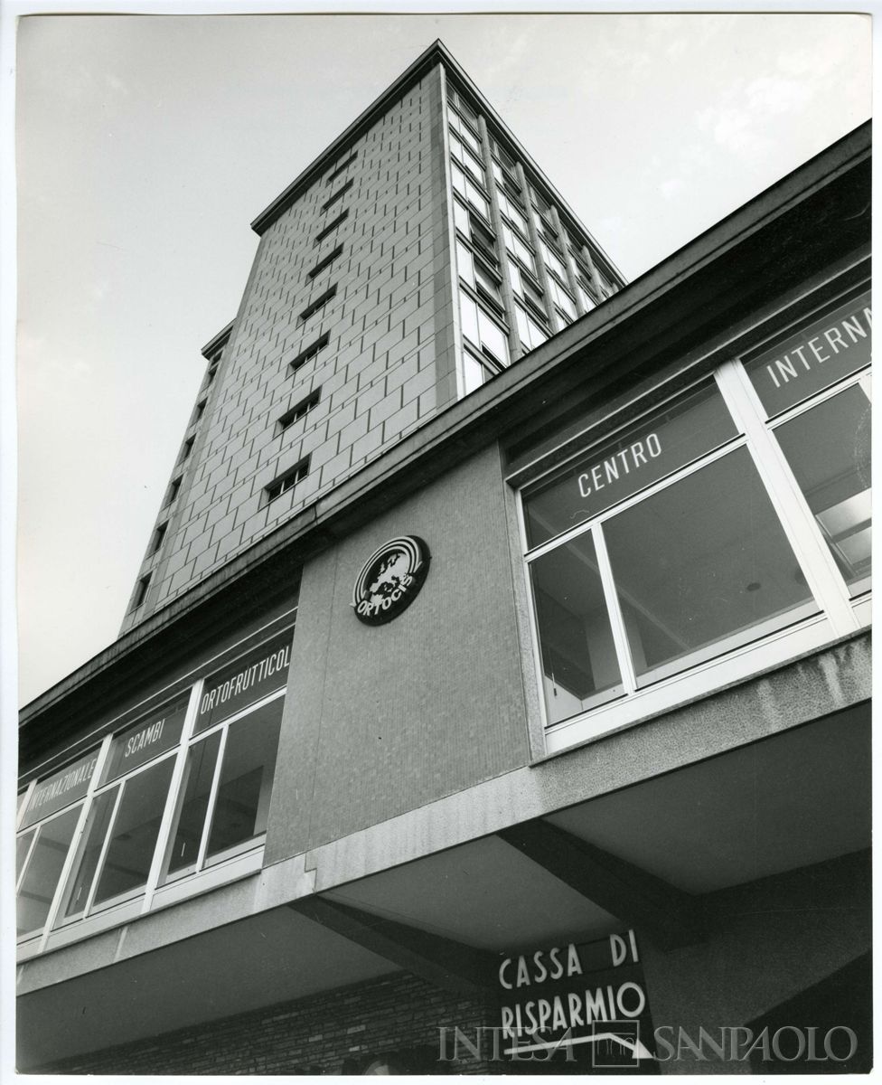 Cariplo, Mercato ortofrutticolo: particolare del primo piano con insegna dell'Ortocis, settembre 1969 (foto Elle2)