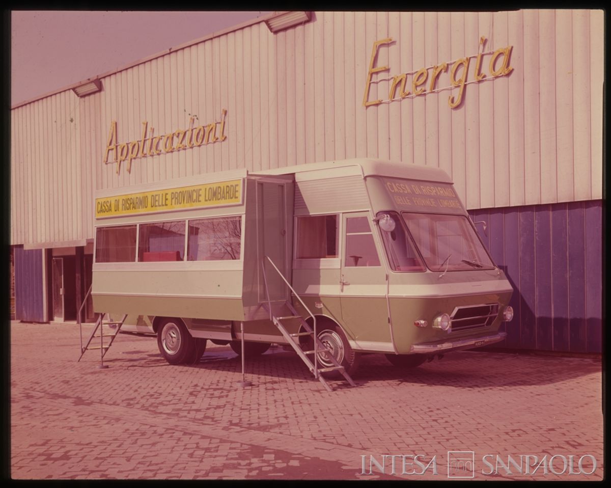 Autoveicolo allestito ad autobanca, 1963 circa (Fototecnica Publifoto)
