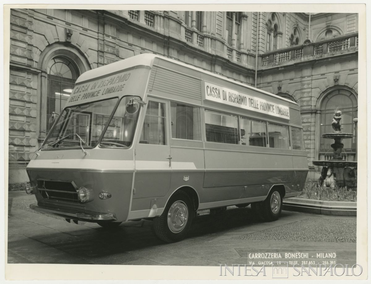Autoveicolo allestito ad autobanca, 1963 circa (Fototecnica Publifoto)