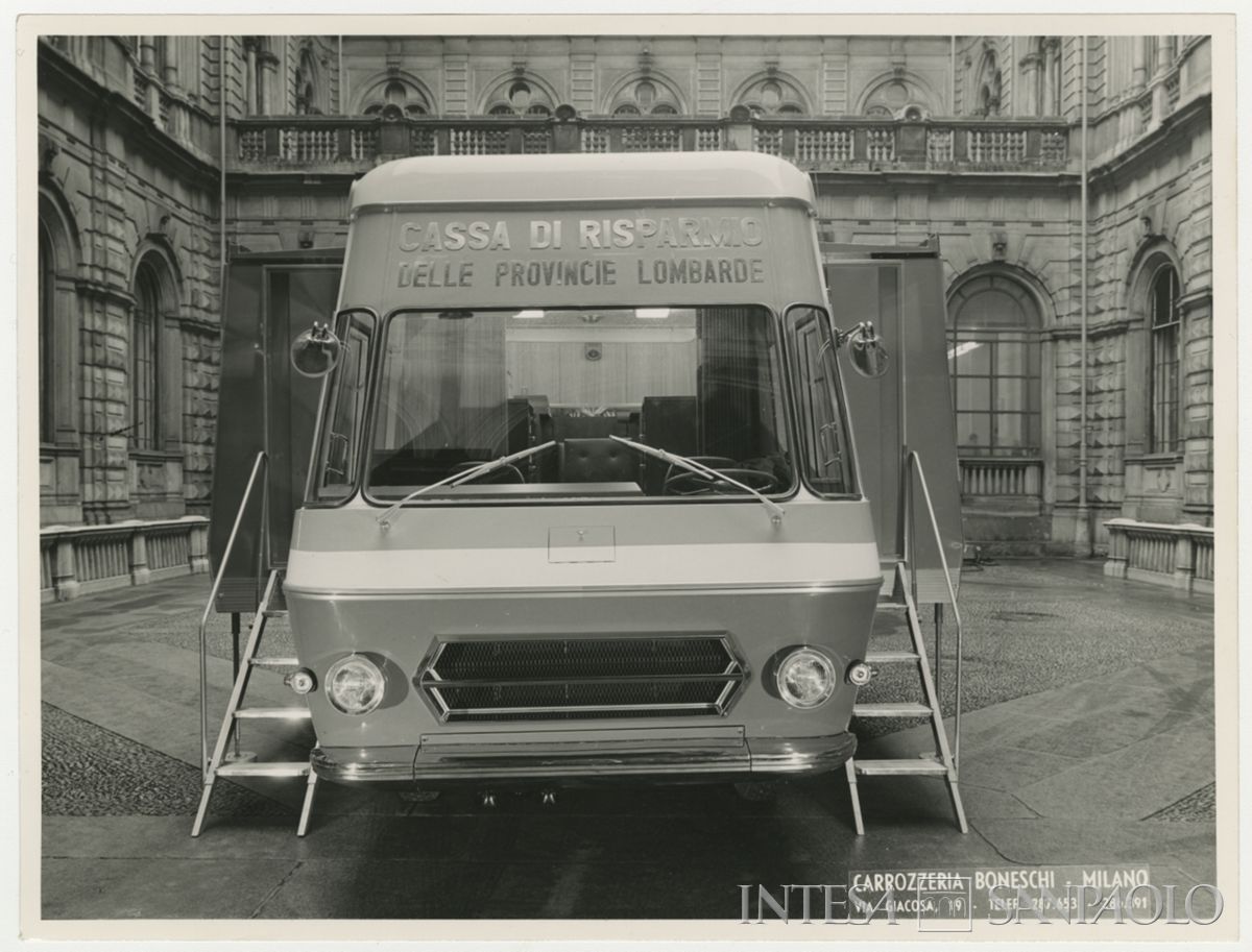 Autoveicolo allestito ad autobanca, 1963 circa (Fototecnica Publifoto)