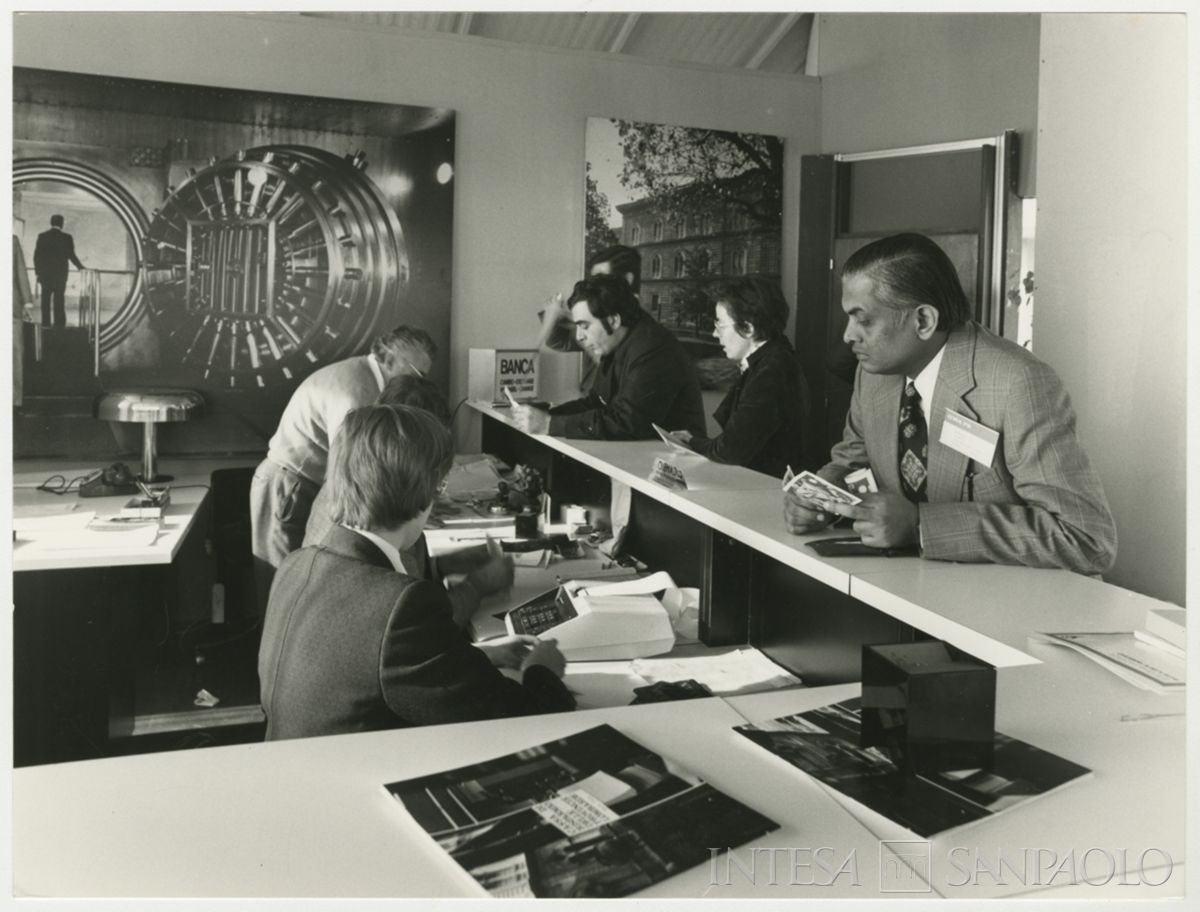 Milano, stand presso l'Itma (esposizione Internazionale macchine tessili), 01 - 10 ottobre 1975 (Foto A.P.G.)