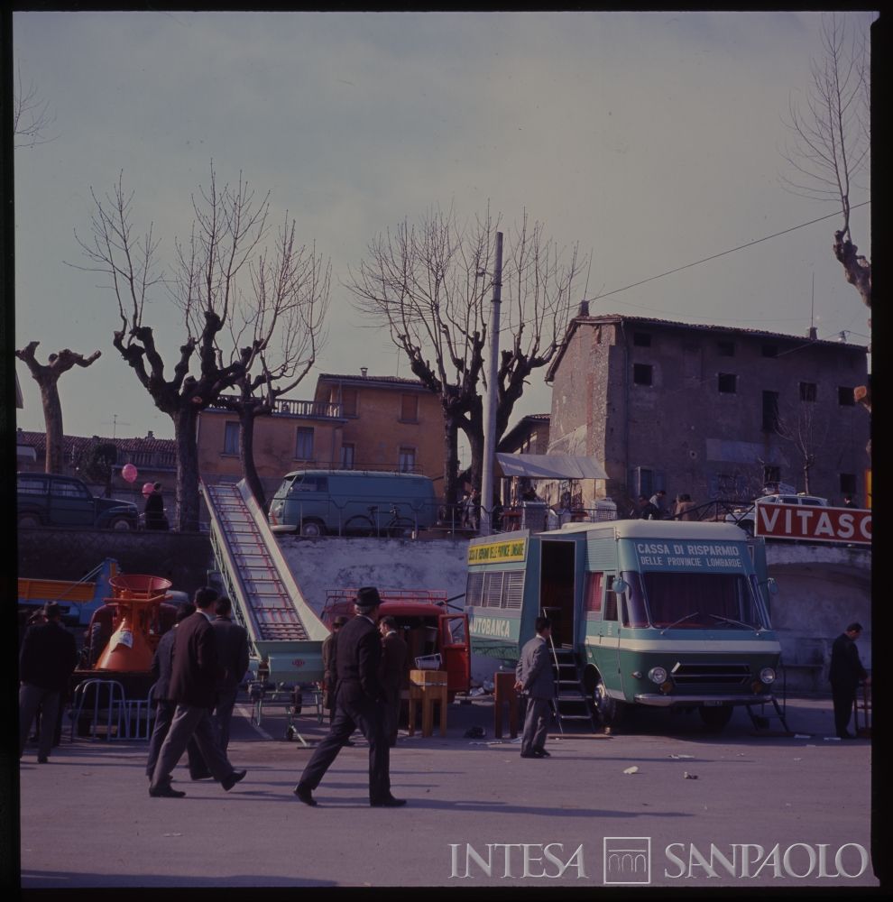 Rovato, autobanca presso fiera n.i., 1967 (Foto Saporetti)