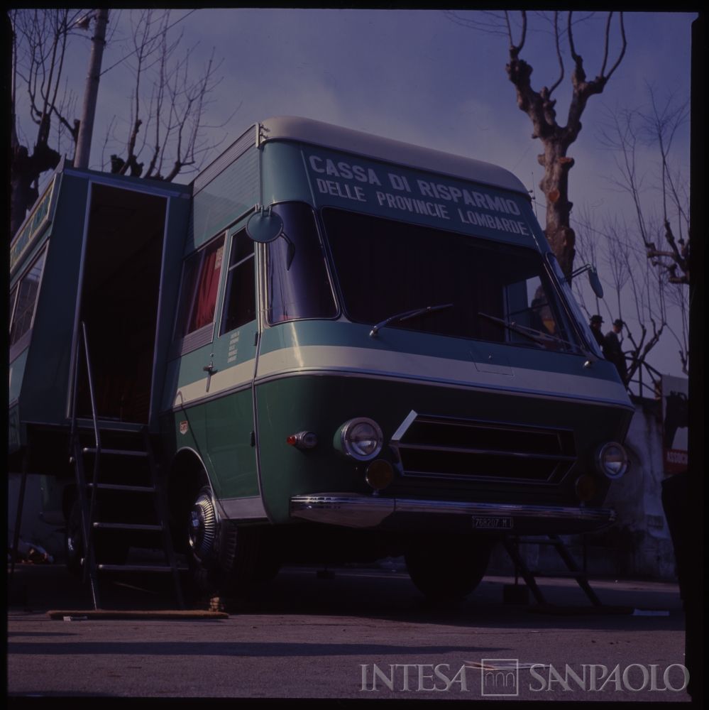 Rovato, autobanca presso fiera n.i., 1967 (Foto Saporetti)