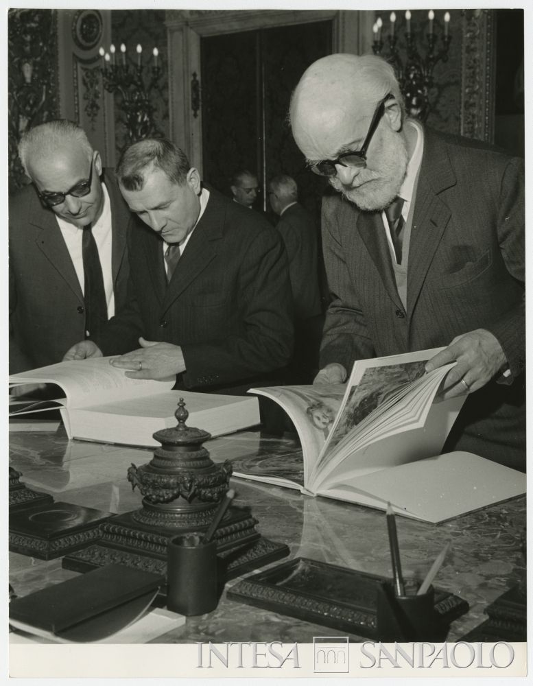 Presentazione volumi "Affreschi lombardi del '400", "Affreschi di Girolamo Romanino" e "Gli scavi di Caesarea Marittima", 14 gennaio 1966 (Publifoto)