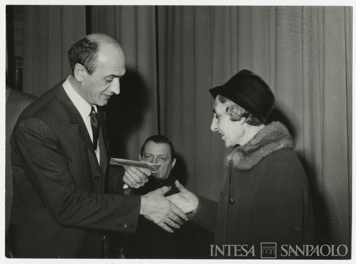 Premiazione insegnante benemerita in provincia di Pavia, ante giugno 1970 (Foto G. Chiolini & C.)