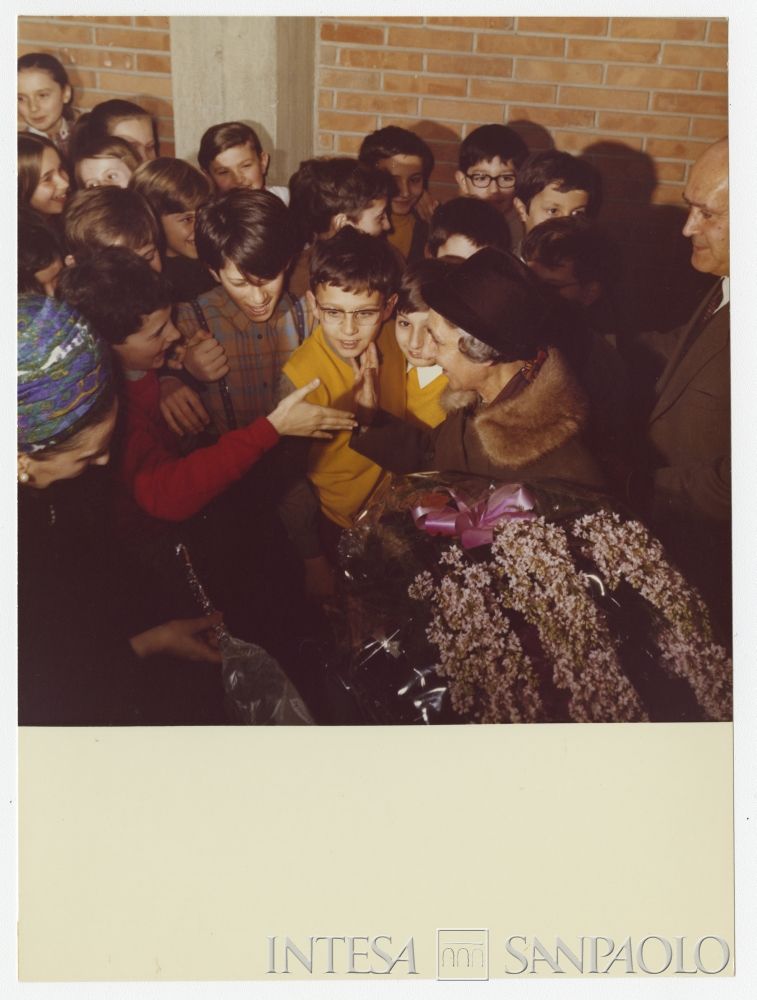 Premiazione insegnante benemerita in provincia di Pavia, ante giugno 1970 (Foto G. Chiolini & C.)