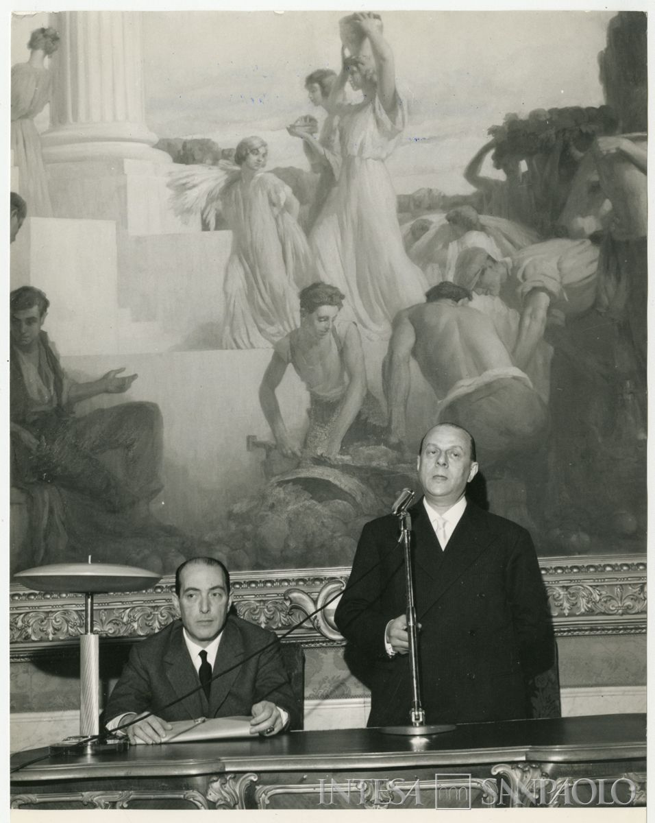 da destra Dell'Amore Giordano e il ministro del bilancio Tambroni Armaroli Fernando, 22 ottobre 1959 (foto Publifoto)