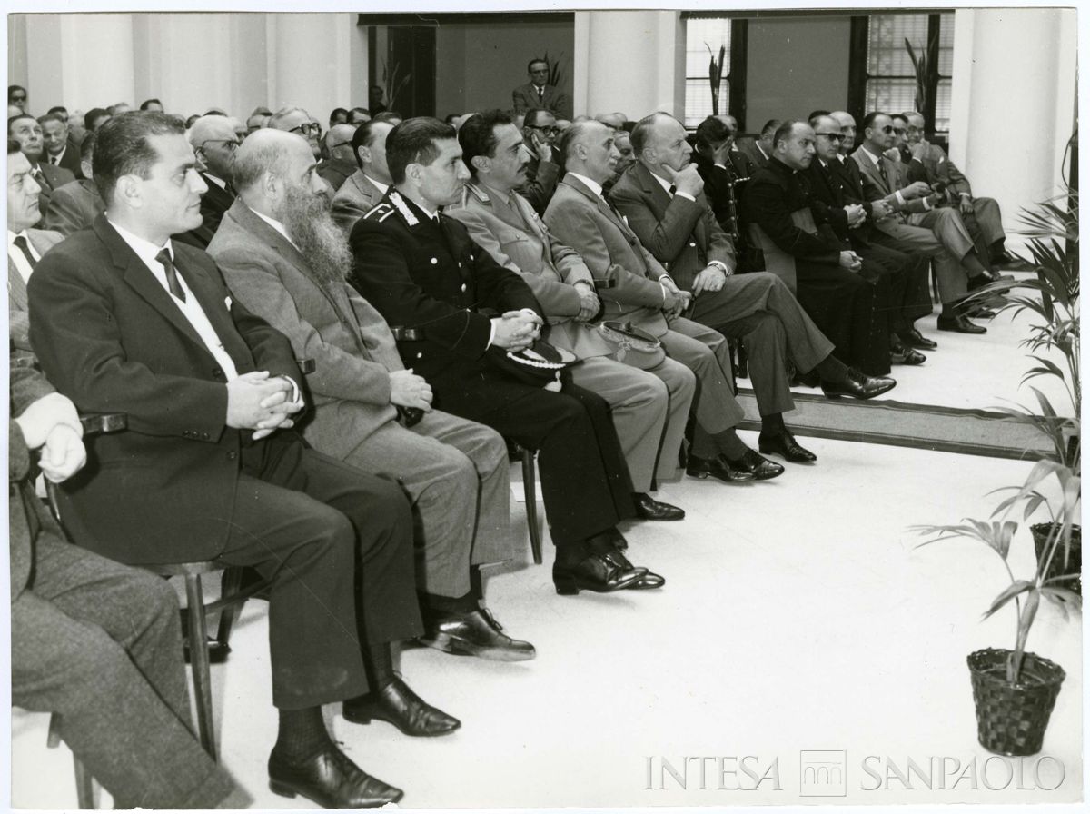 Celebrazione del centenario della Cassa di Risparmio di Mirandola: il pubblico, 19 ottobre 1964 (foto G. Trentini)