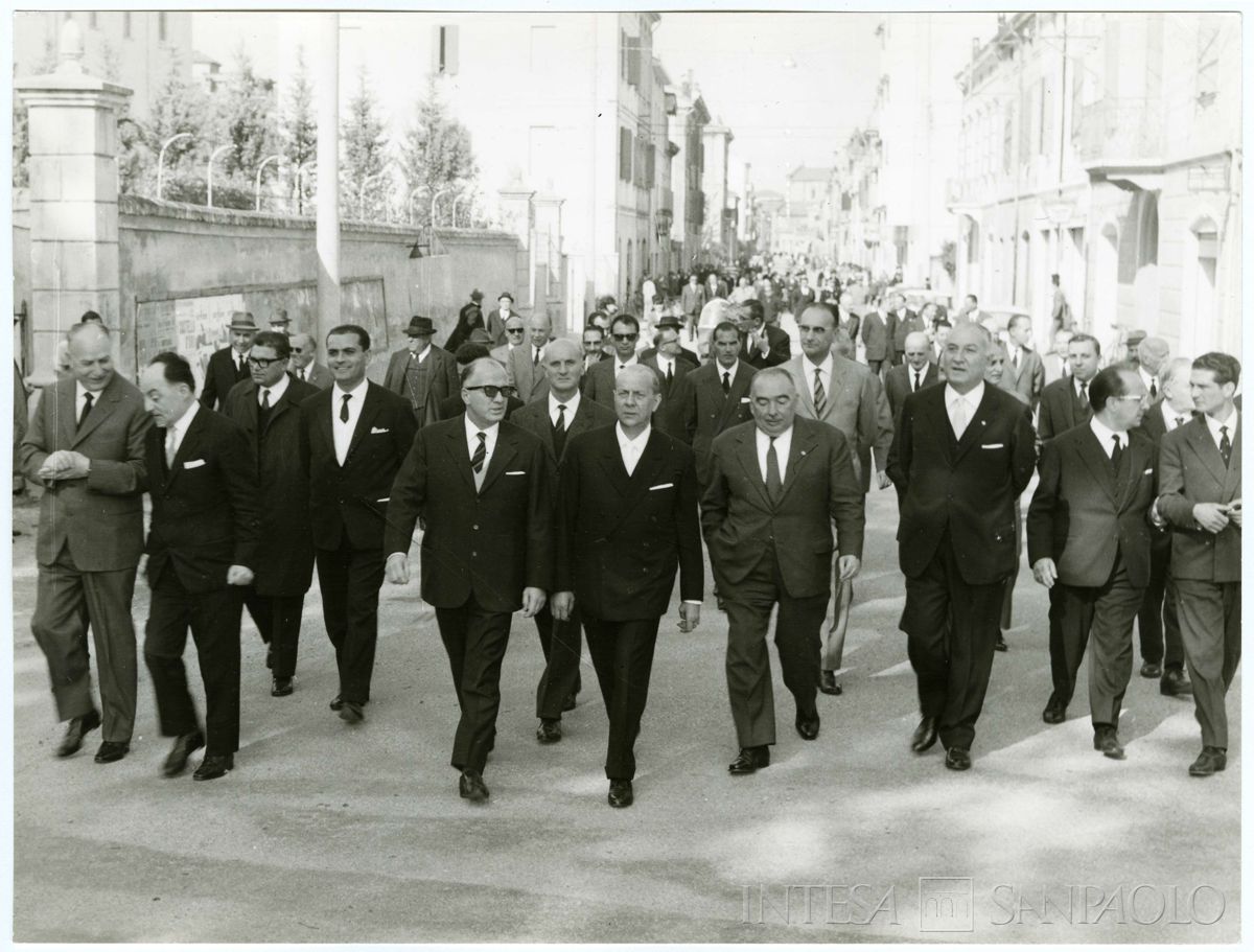 Partecipanti al centenario della Cassa di Risparmio di Mirandola, 19 ottobre 1964 (foto G. Trentini)