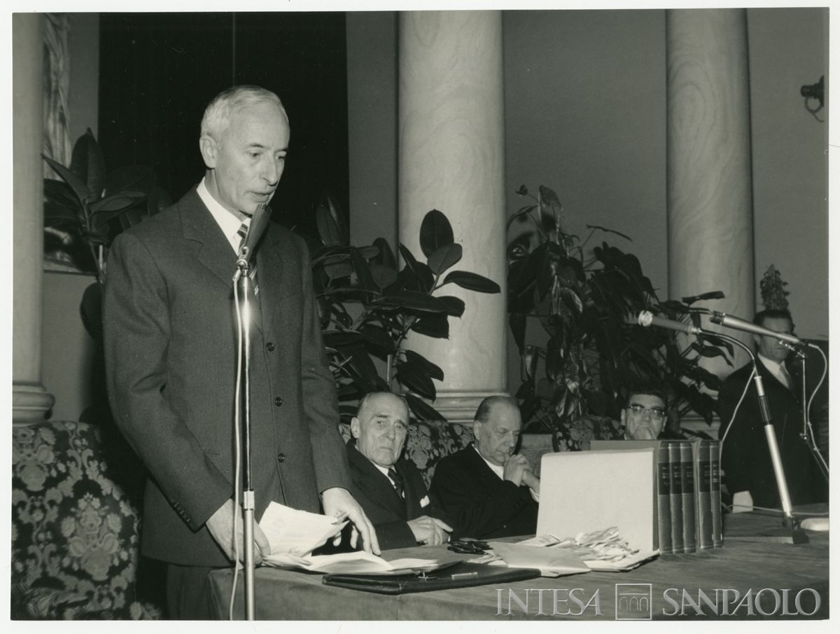 Cerimonia per la premiazione di Dell'Amore Giordano per il 30esimo anno di insegnamento universitario, 13 dicembre 1969 (Publifoto)