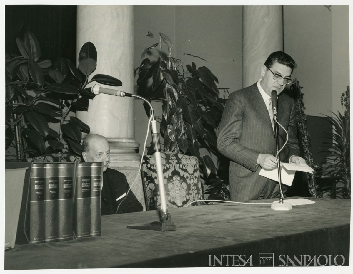Cerimonia per la premiazione di Dell'Amore Giordano per il 30esimo anno di insegnamento universitario, 13 dicembre 1969 (Publifoto)
