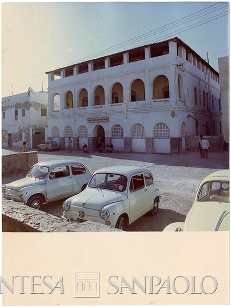 Esterno dell'edificio di Mogadiscio, 4 marzo 1971 (fotografo sconosciuto)