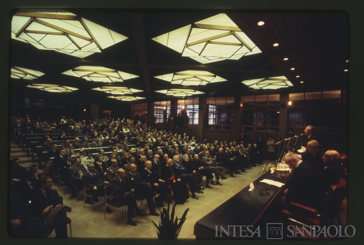 Cerimonia in onore di Dell'Amore per la sua collaborazione con l'Università Bocconi di Milano, dicembre 1978 (Mario La Porta)
