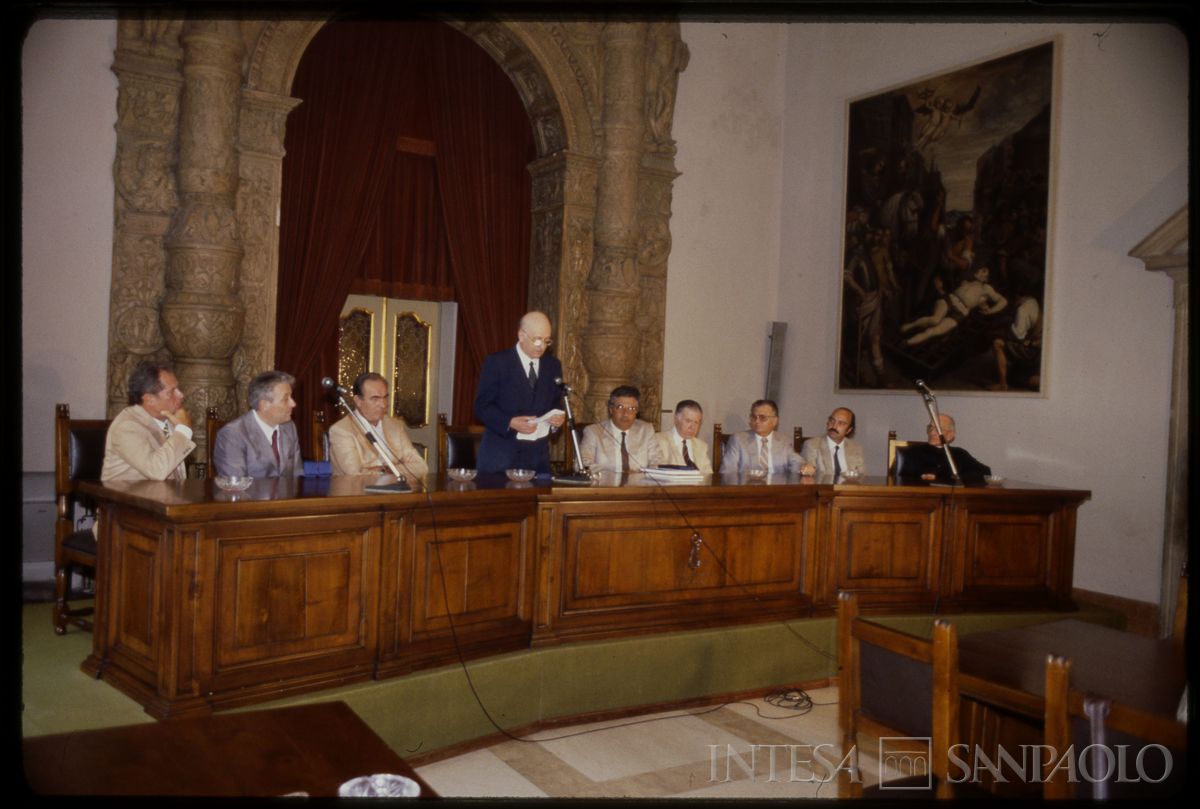 Visita di Confalonieri Antonio (al centro durante il suo intervento) presso l'amministrazione comunale di Cremona, 14 luglio 1982 (foto di Giancarlo Pessina)
