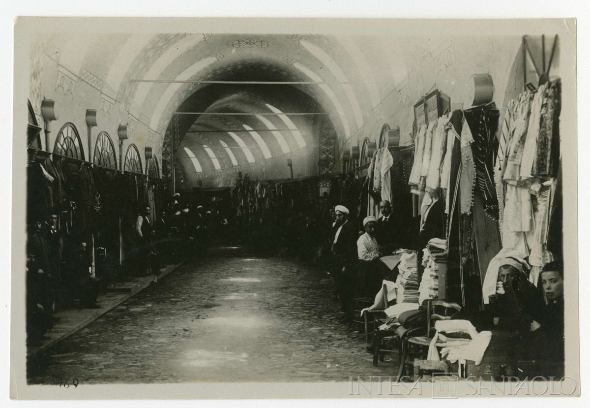 Interno di un bazar, fine XIX secolo (fotografo sconosciuto)
