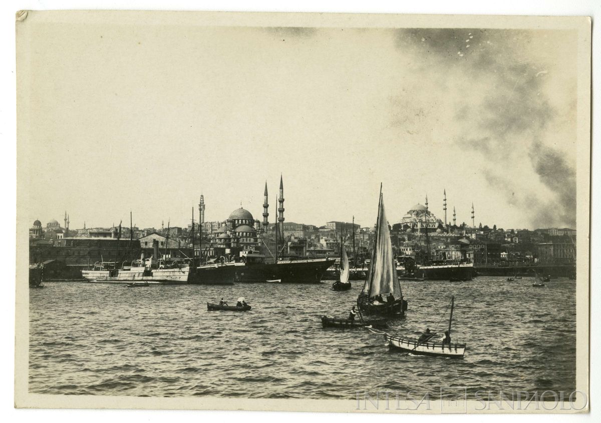 Corno d'Oro e Costantinopoli con le moschee Yeni Cami e Solimano, ultimo quarto 1800 - 1926 (fotografo sconosciuto)