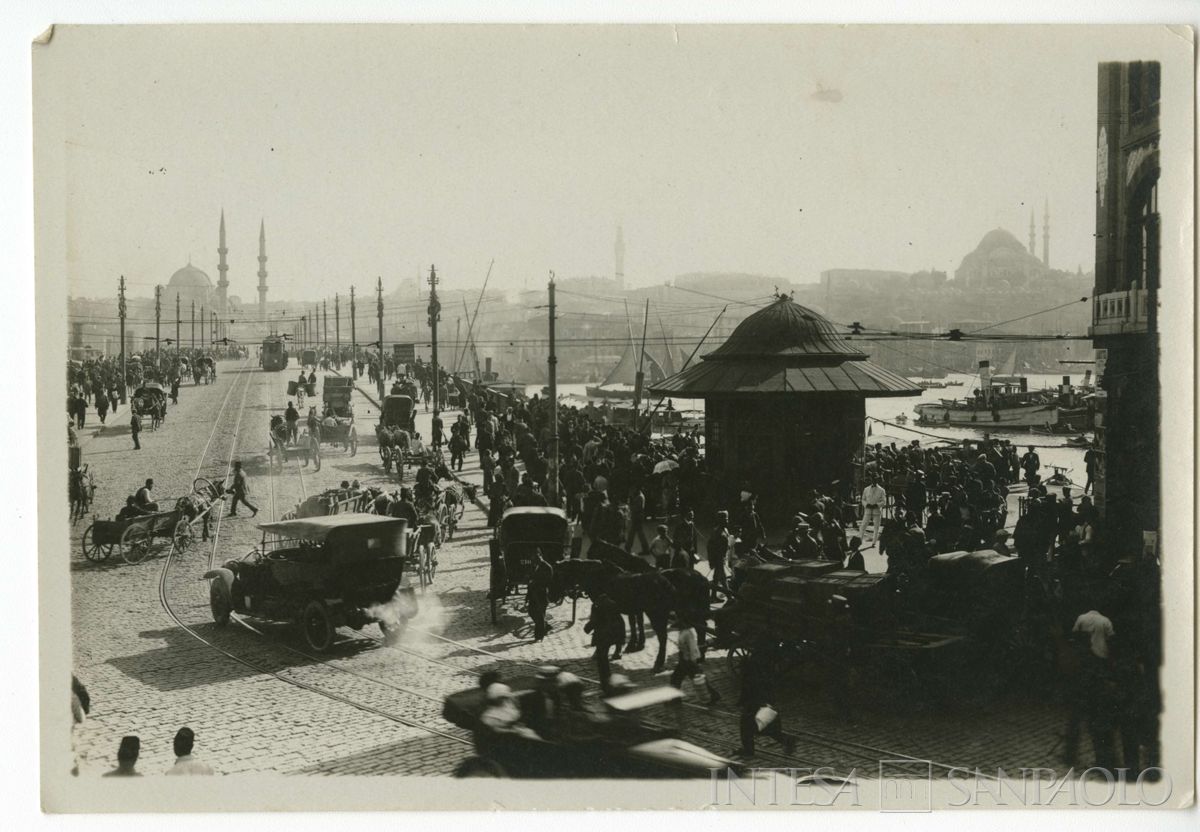 Ponte di Galata e Moschea Yeni Cami, ultimo quarto 1800 - 1926 (fotografo sconosciuto)
