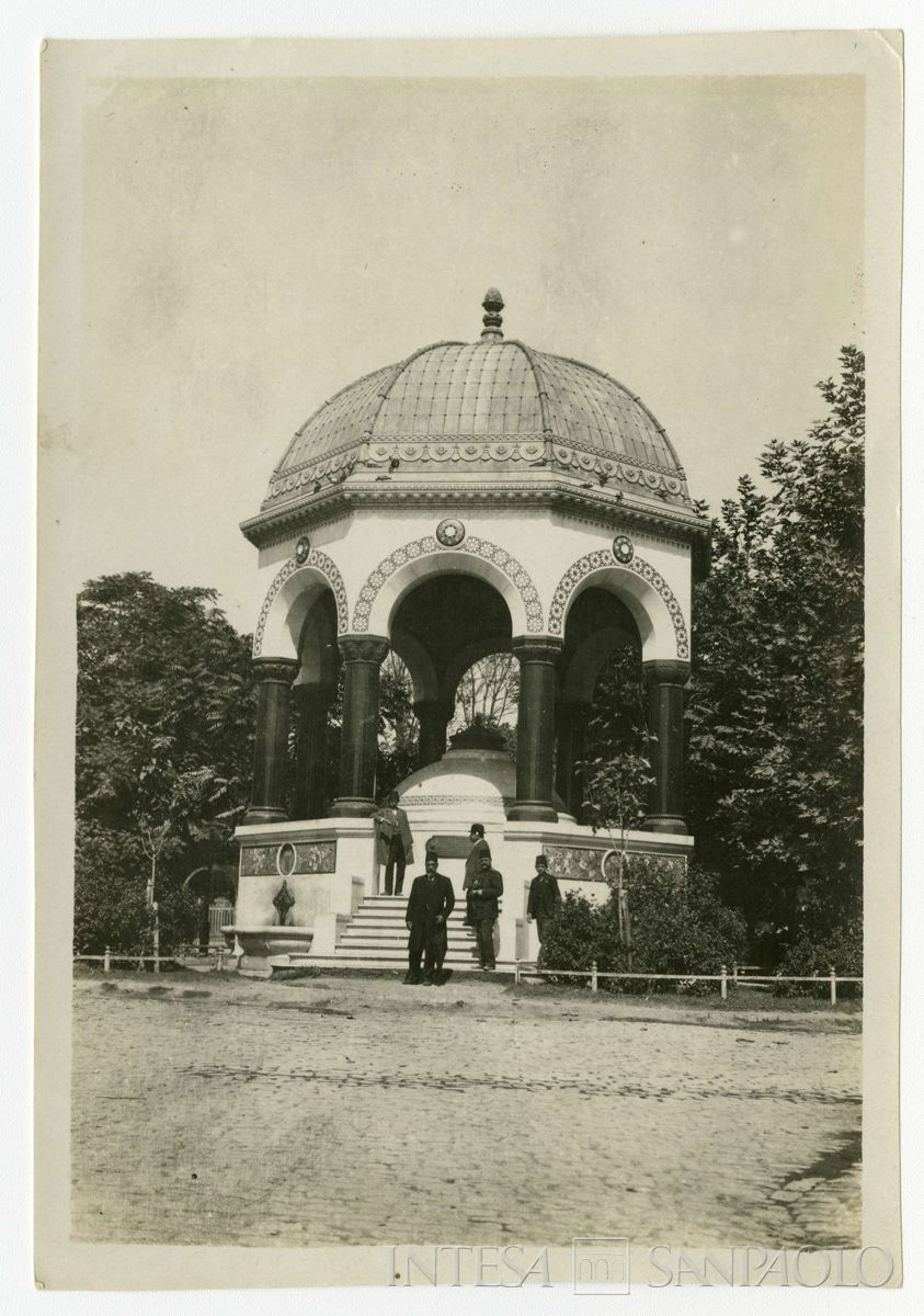 Fontana tedesca nel quadrato dell'Ippodromo a Costantinopoli, post 1901 (fotografo sconosciuto)